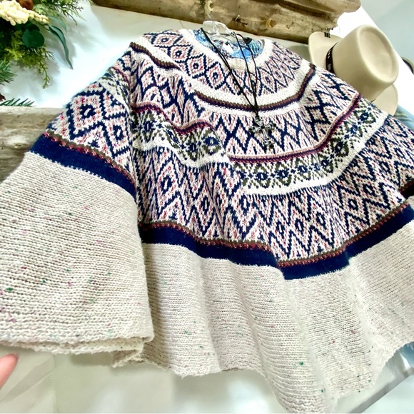 Wool blend poncho knit sweater w Aztec/southwestern/praire/fairisle/cottage vibe - Picture 5 of 12